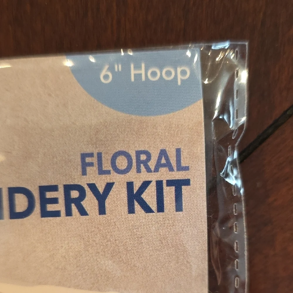 (J25) Floral Embroidery Kit - Multicolor